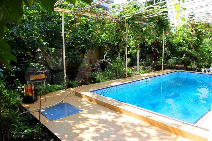 Дом 350 м² на участке 5 сот.