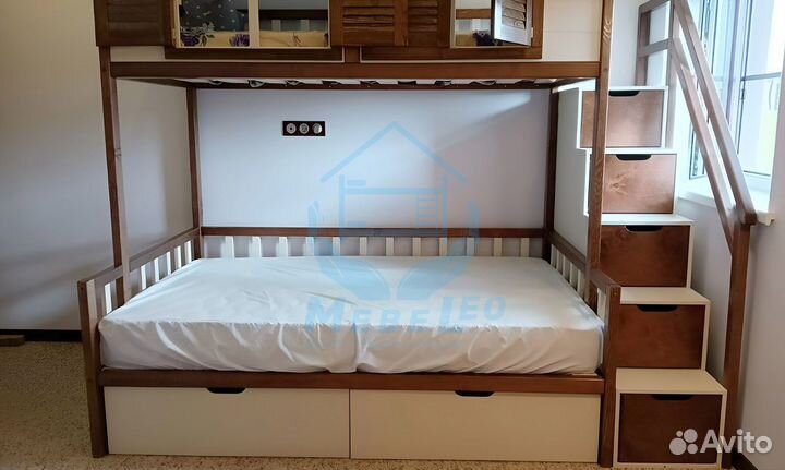 Двухъярусная кровать