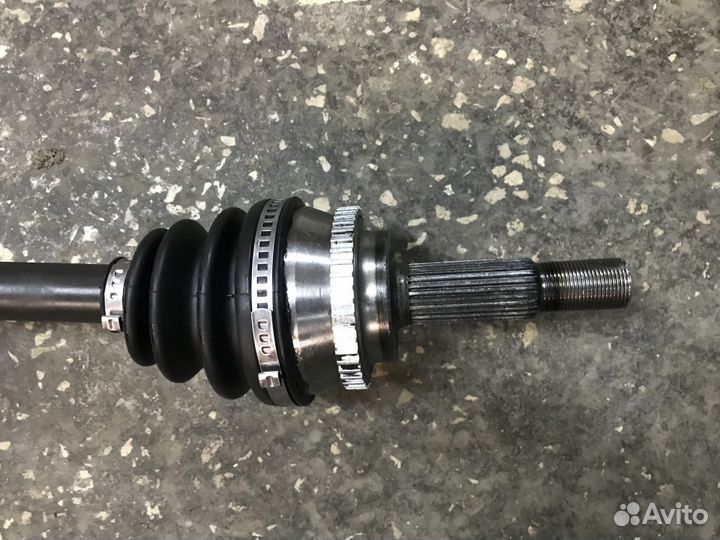 Привод передний левый Toyota Avensis Corolla Verso