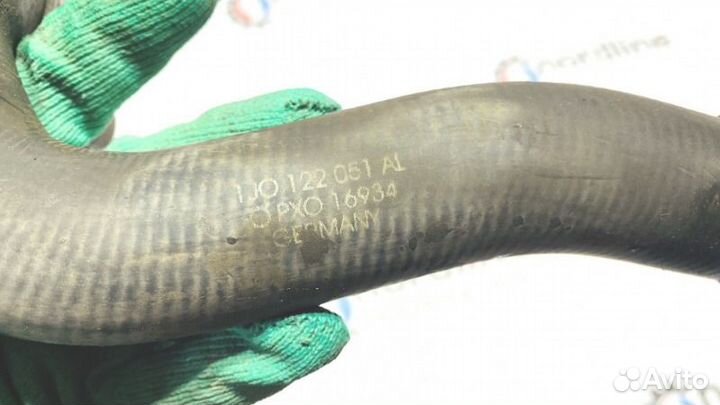 Патрубок системы охлаждения Volkswagen Bora седан