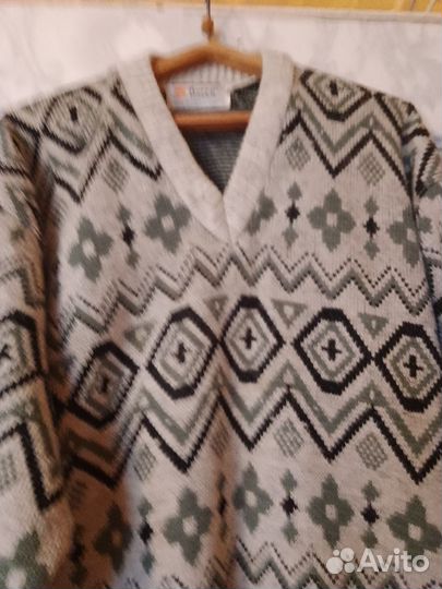 Свитер мужской серый с рисунком