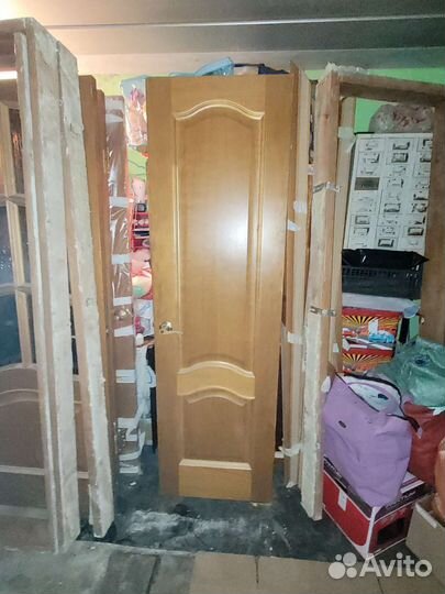 Двери бу правая и левая с коробкой Сан.узел