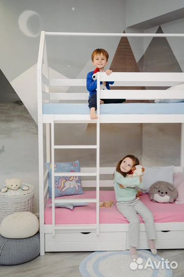 Детская кровать с бортиком / детская кроватка