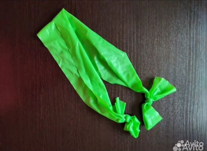 Наколенники, резинка и скакалка