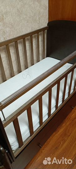 Детская кроватка и пеленальный комод