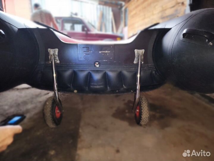 Моторная лодка Hunter 420 Pro