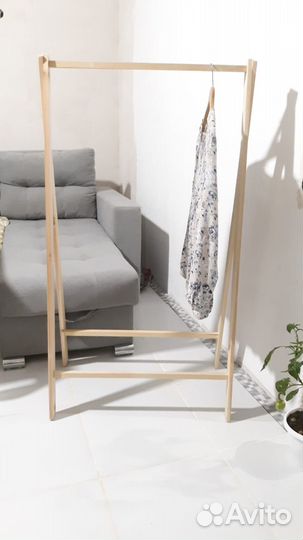 Вешалка напольная деревянная