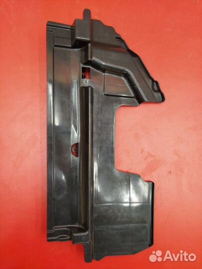 Дефлектор радиатора левый Toyota Camry V50