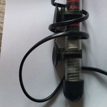 Аквариумные принадлежности и коряги