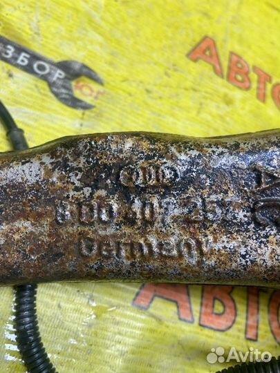 Поворотный кулак передний левый Volkswagen Passat