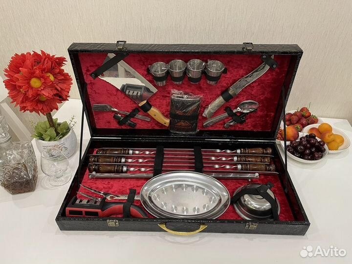 Подарочный набор шампуров в чемодане