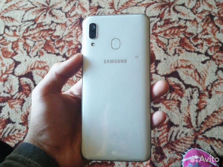 Samsung Galaxy A30, 4/64 ГБ