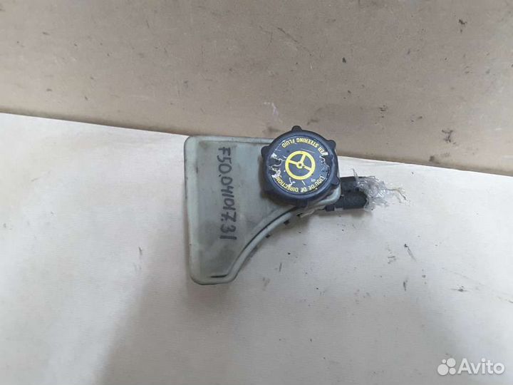 Бачок гидроусилителя на Ford Mondeo I