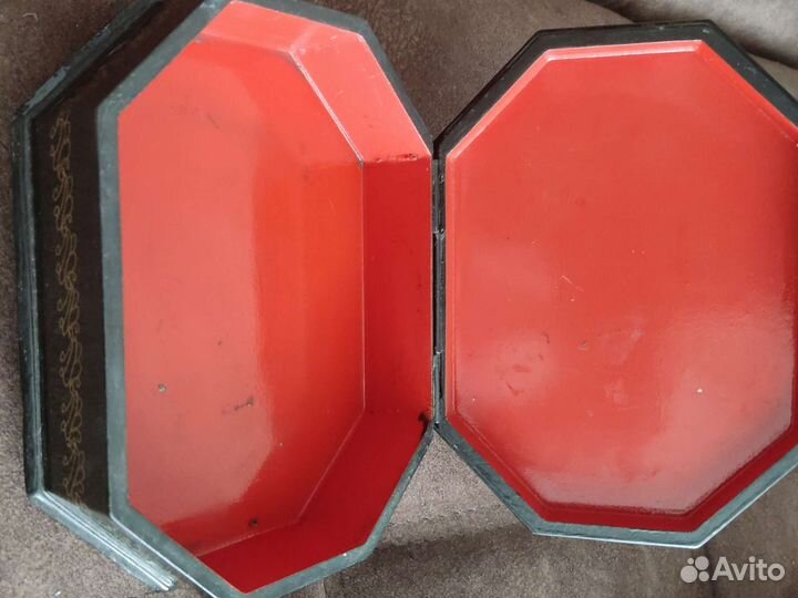 Деревянная шкатулка