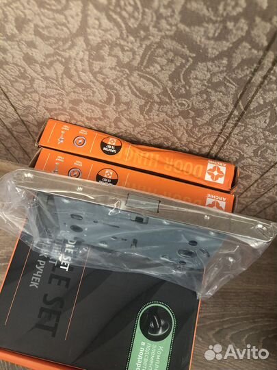 Дверная фурнитура (дверные ручки, замок, петли)