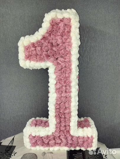 Цифра и набор для праздника