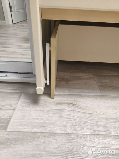 Детская кроватка с маятником