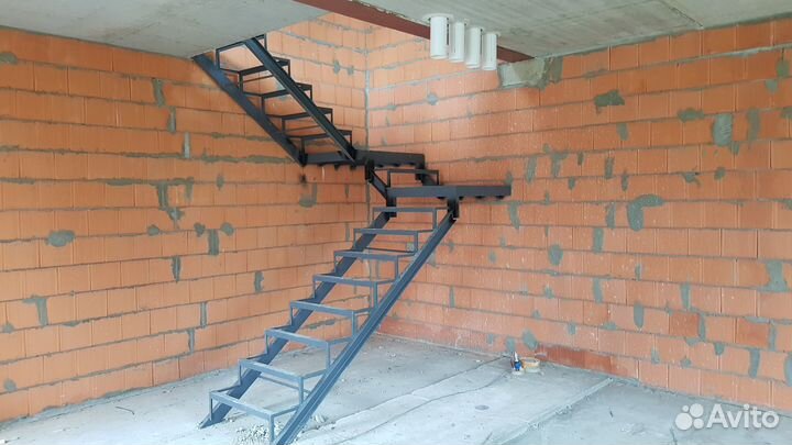 Лестница из металла заказать