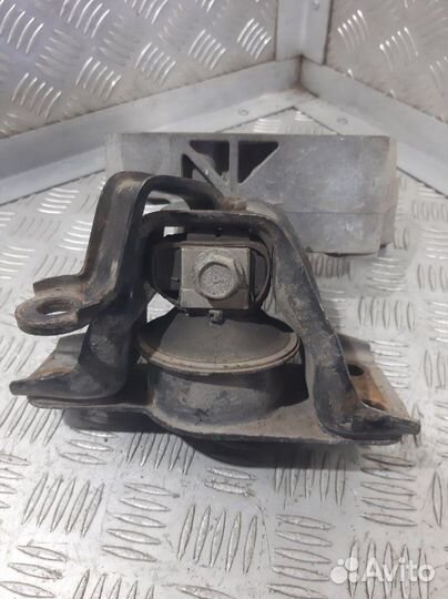 Опора двигателя правая Nissan Tiida C11 HR16 2008