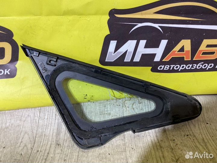 Стекло двери левое Honda Civic 4D 2005-2011