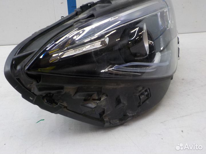 Фара правая на Mercedes-Benz CLA
