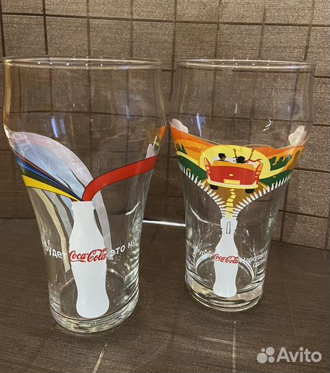 Стакан Кока Кола и два бокала для пива,воды