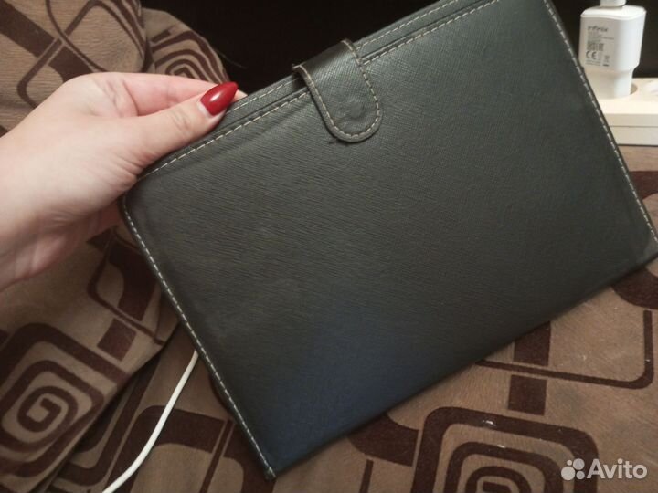 Чехол книжка с клавиатурой для планшета