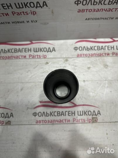 Пыльник заднего амортизатора