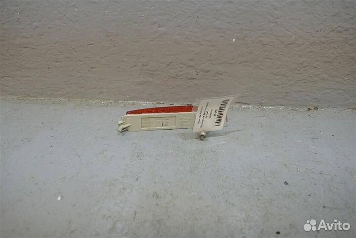 Отражатель в бампер задний правый Nissan Juke (F1