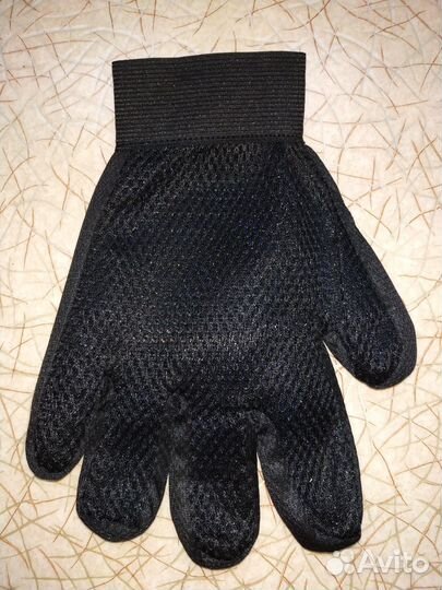 Перчатка для вычёсывания шерсти домашних животных