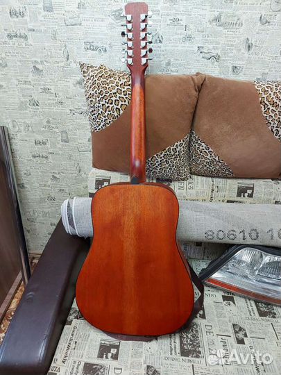 Акустическая гитара
