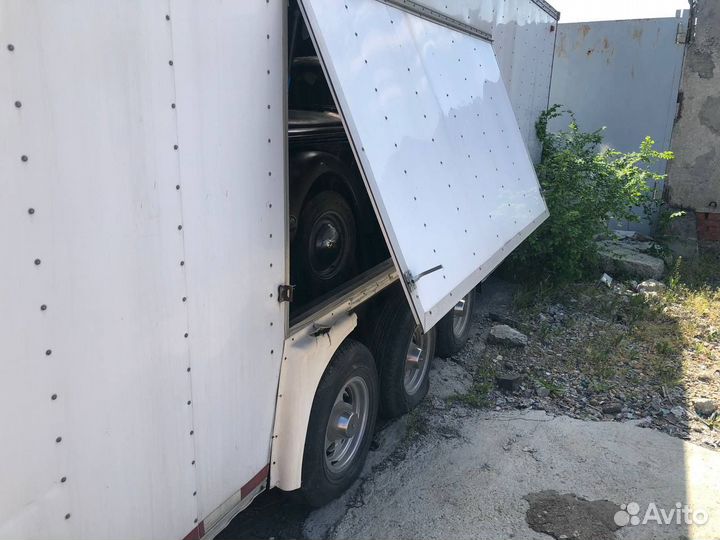 Прицеп для точки питания или перевозки транспорта