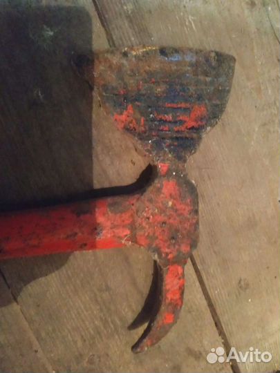Топор пожарного