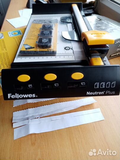 Резак для бумаги роликовый Fellowes Neutron Plus