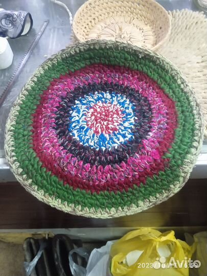 Круглый вязаный коврик