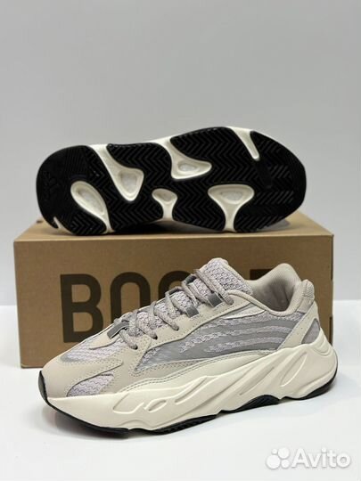 Кроссовки Adidas Originals yeezy boost 700