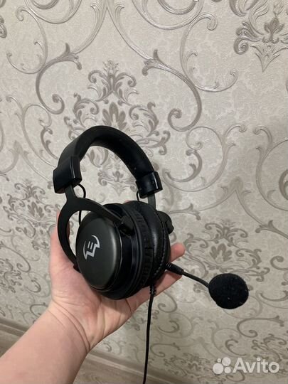 Наушники с микрофоном