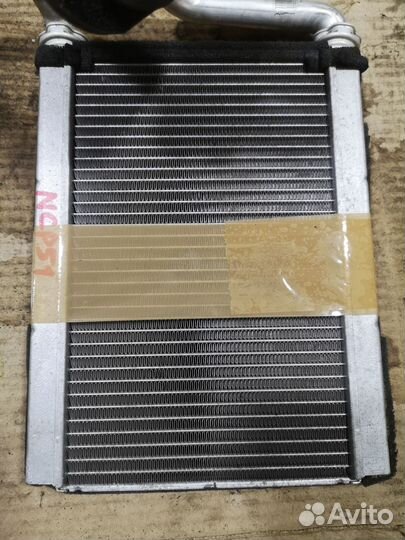 Радиатор печки 87107-52010 на Toyota Probox NCP51V