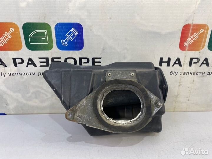 Воздухозаборник Mitsubishi Pajero V32 6G72 1992