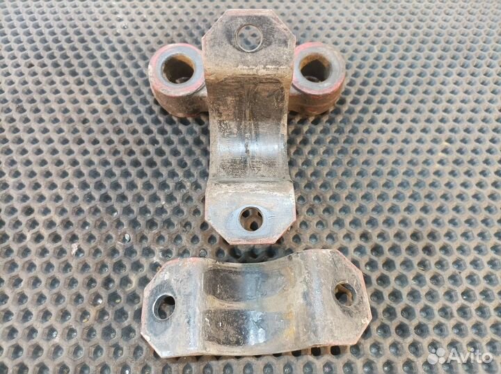 1369369 Кронштейн стабилизатора переднего