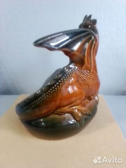 Старинная статуэтка из фарфора-дракон