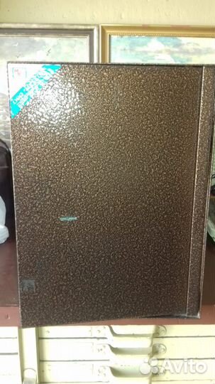 Сейф металлический