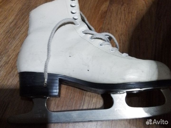 Коньки фигурные 39 размер
