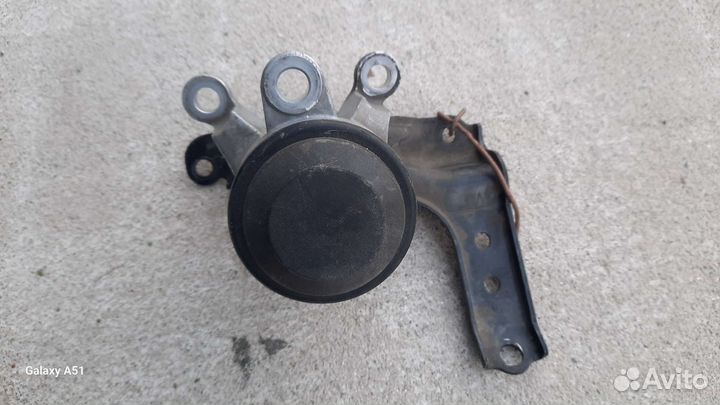 Правая опора двигателя Nissan Teana j32