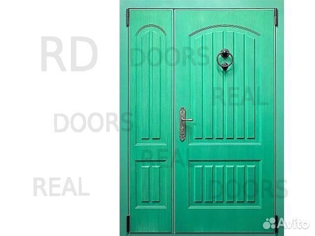 Железная двустворчатая входная дверь