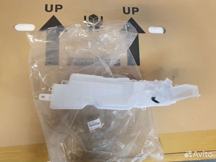 Бачок стеклоомывателя Toyota Land Cruiser 200
