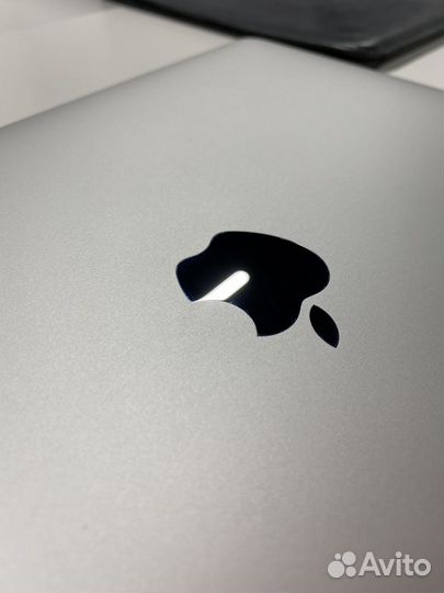 Apple MacBook Air 13 2020 core i5 8gb 256