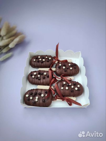 Подарочный набор чизкейков в молочном шоколаде