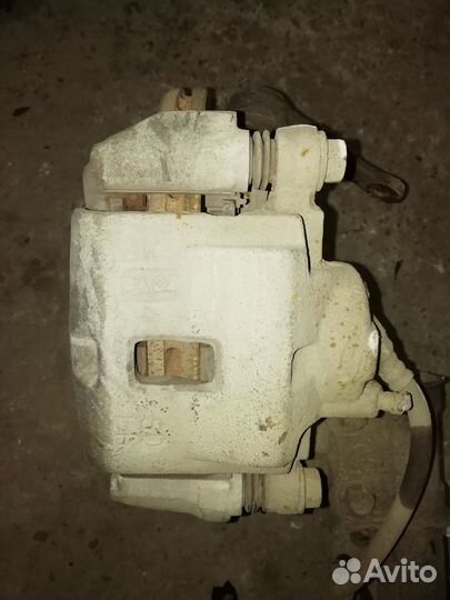 Суппорт передний левый Киа Спектра