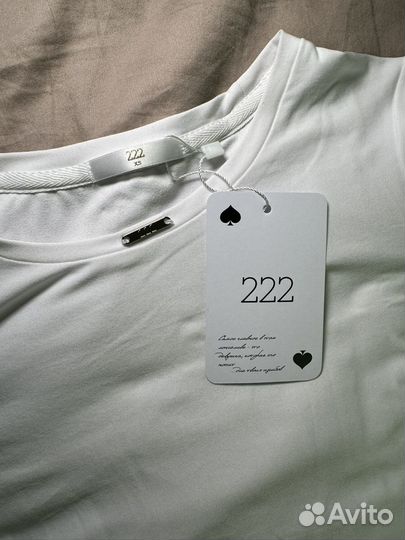 Женский лонгслив бренда 222